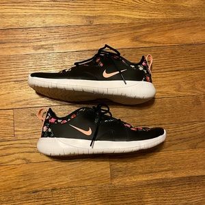 NWOT Nike flex contact 3 size 5Y